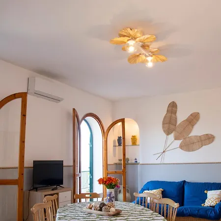 アパート Holiday *