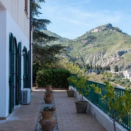 Holiday アパート